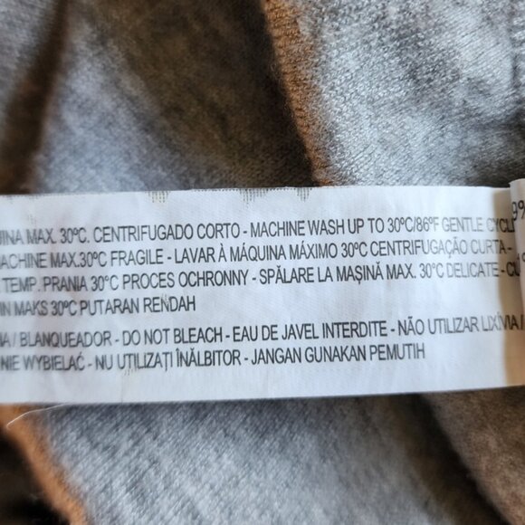 Zara Mens Basic Lightweight Viscose Gray Long Sleeve V-Neck Sweater Size Small - Picture 6 of 6